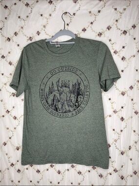 Gildan Heather Green Outdoor Graphic T-Shirt
